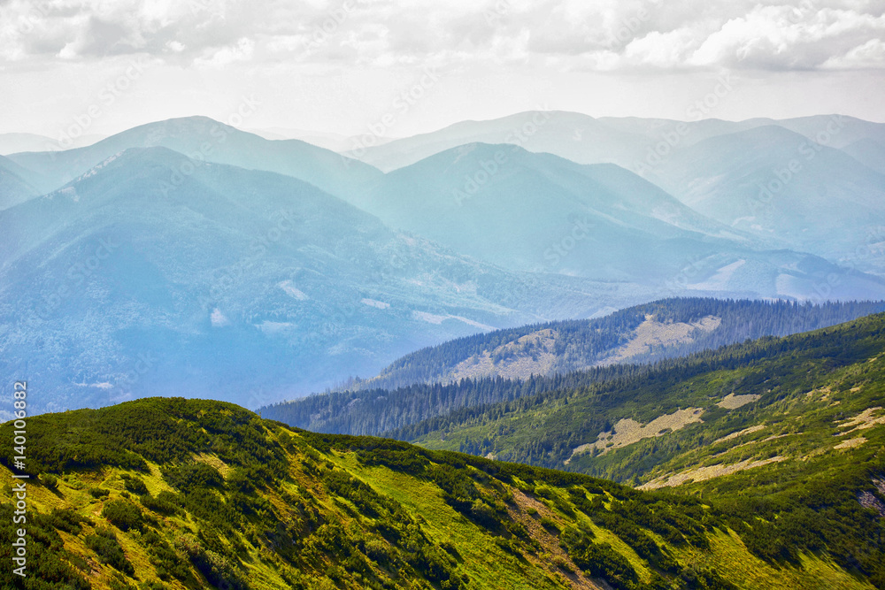 Mountains in Europe. Ukraine. Carpathians. Mountain trekking. Traveling in the mountains. Mountain views and landscapes, plants in the mountains, tourist routes. Sky and clouds in the mountains Mountains in Europe. Ukraine. Carpathians. Mountain trekking. Traveling in the mountains. Mountain views and landscapes, plants in the mountains, tourist routes. Sky and clouds in the mountains
