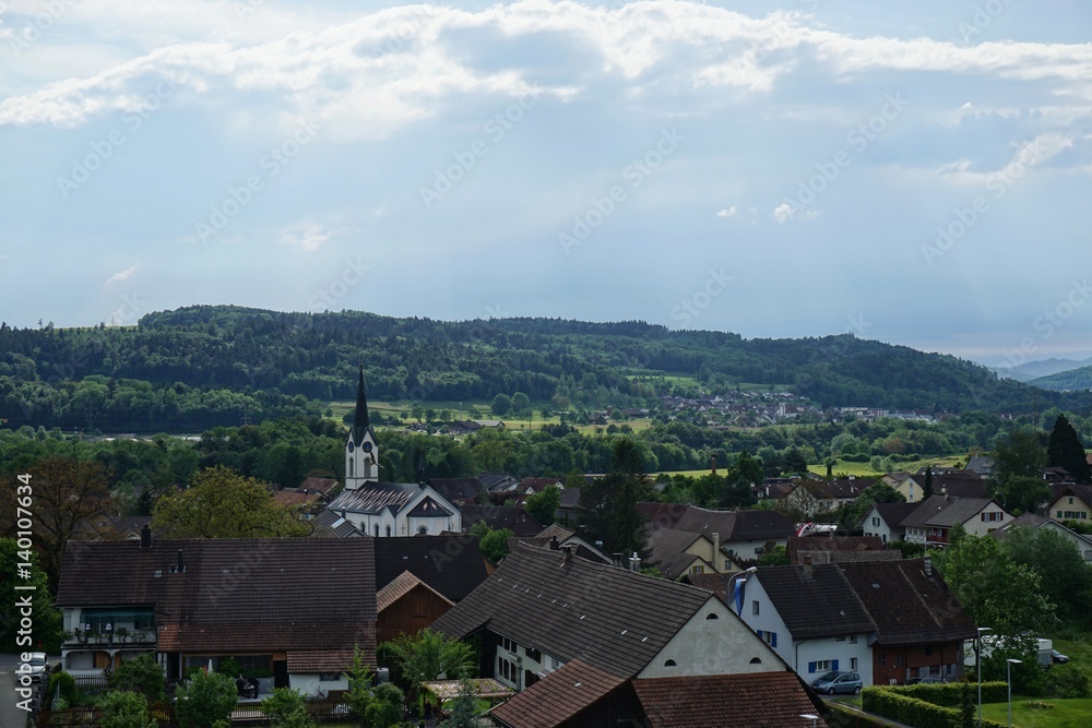 Landschaft und Häuser in der Schweiz
