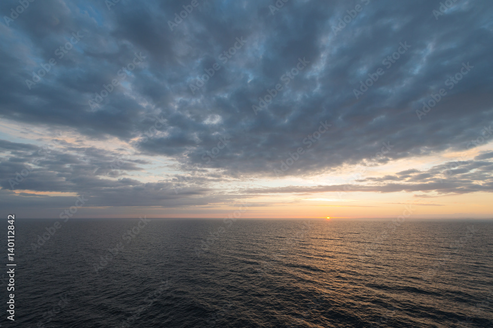 Obraz premium Sunset at the ocean