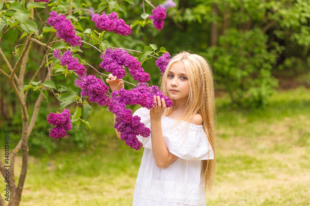 Fototapeta premium Portrait of a blonde in a lilac