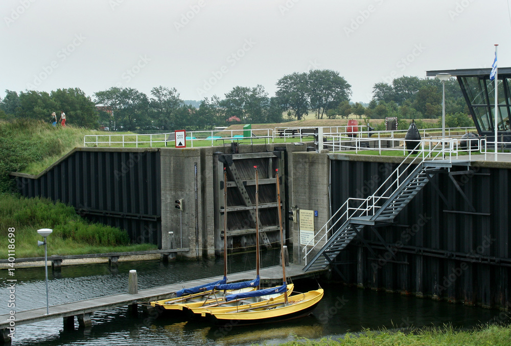 Brouwershaven is a small city on the Grevelingen in the Dutch province of Zeeland. Brouwershaven is a small city on the Grevelingen in the Dutch province of Zeeland.