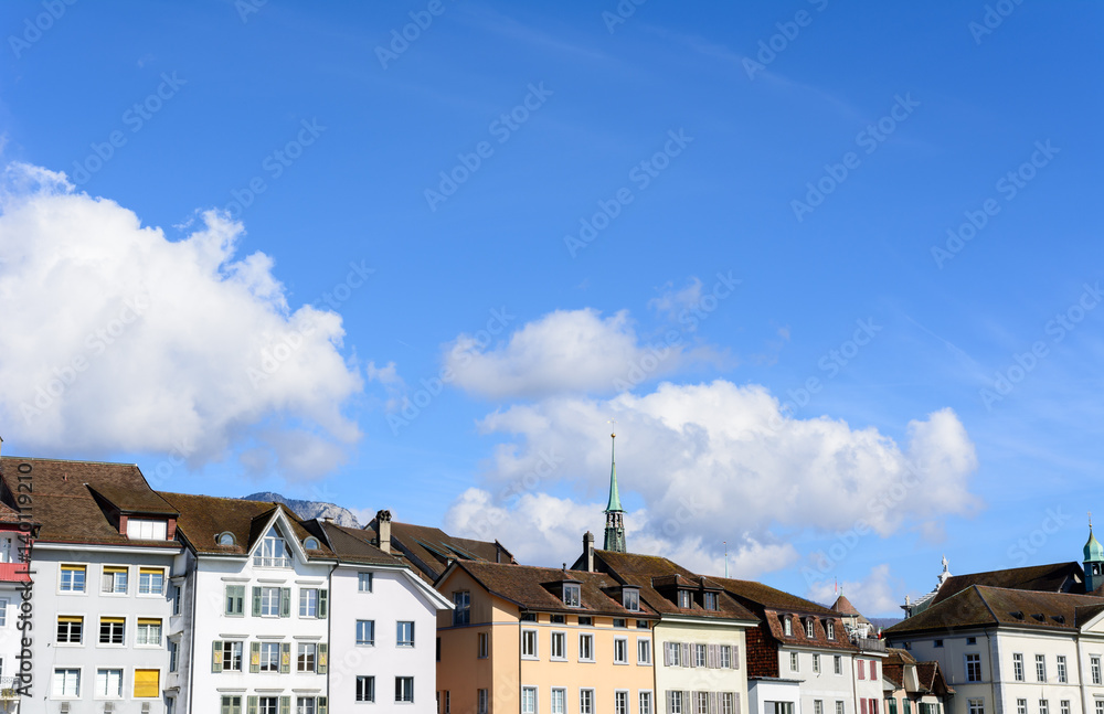 Skyline Gebäude in Solothurn vor blauem Himmel - Europa Skyline Gebäude in Solothurn vor blauem Himmel - Europa