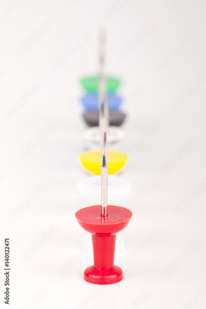 Fototapeta premium Row of colorful pushpins
