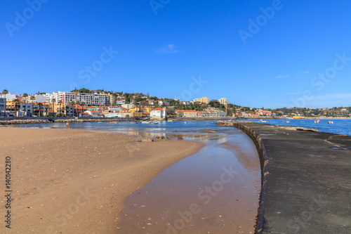 Vista Panorâmica da Vila de Paço de Arcos em Portugal © moedas1