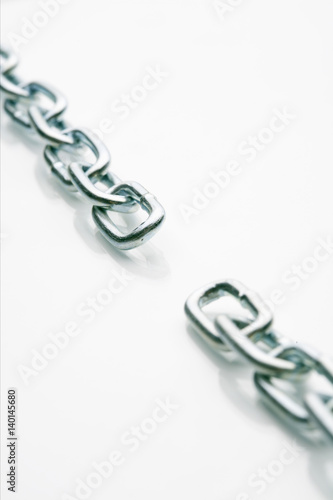Disconnected chain links