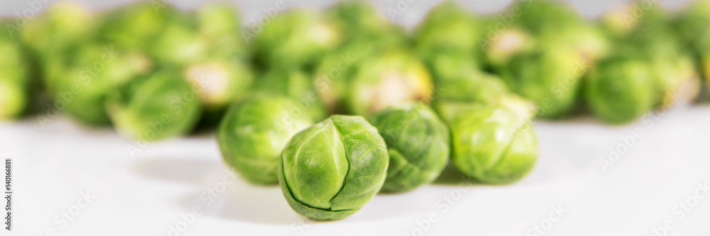 viele frische Rosenköhlchen, Rosenkohl oder Brüssler Kohl viele frische Rosenköhlchen, Rosenkohl oder Brüssler Kohl
