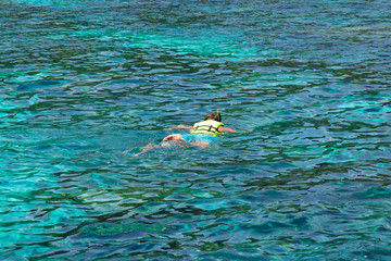 Foto auf Acrylglas Tauchen Snorkeling at Koh Rok, Andaman Sea, THAILAND.  © Touchr