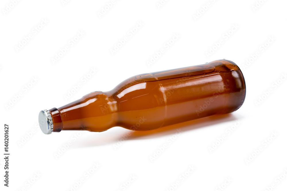 Fototapeta premium bottle of beer on white background