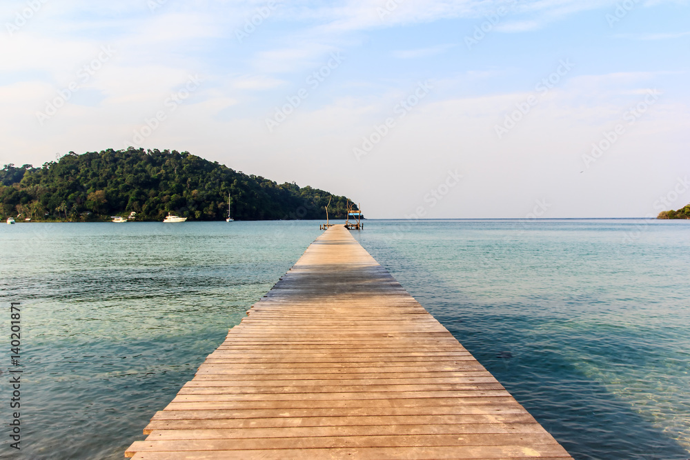 Obraz premium Drewno mostu na plaży