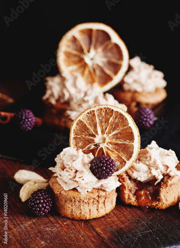 Fototapeta Naklejka Na Ścianę i Meble -  almond and orange cupcake with fresh blackberry