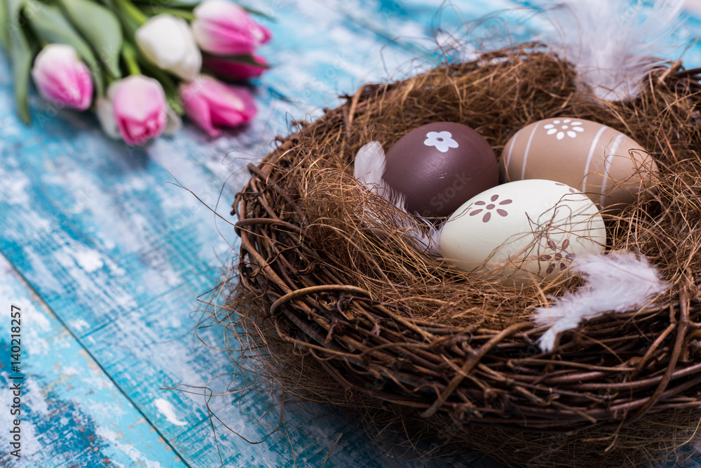 Obraz premium Happy Easter background, eggs, nest, tulips