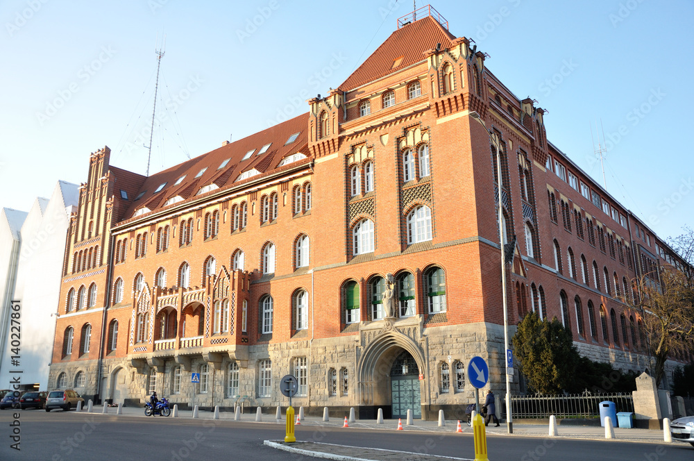 Szczecin - budynek Komendy Wojewódzkiej Policji - obrazy, fototapety, plakaty 