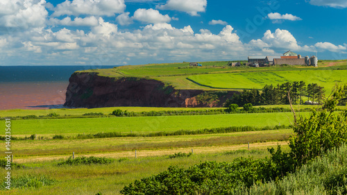 Fotografija The pastoral landscape and rugged cliffs of western Prince Edward Island, Canada