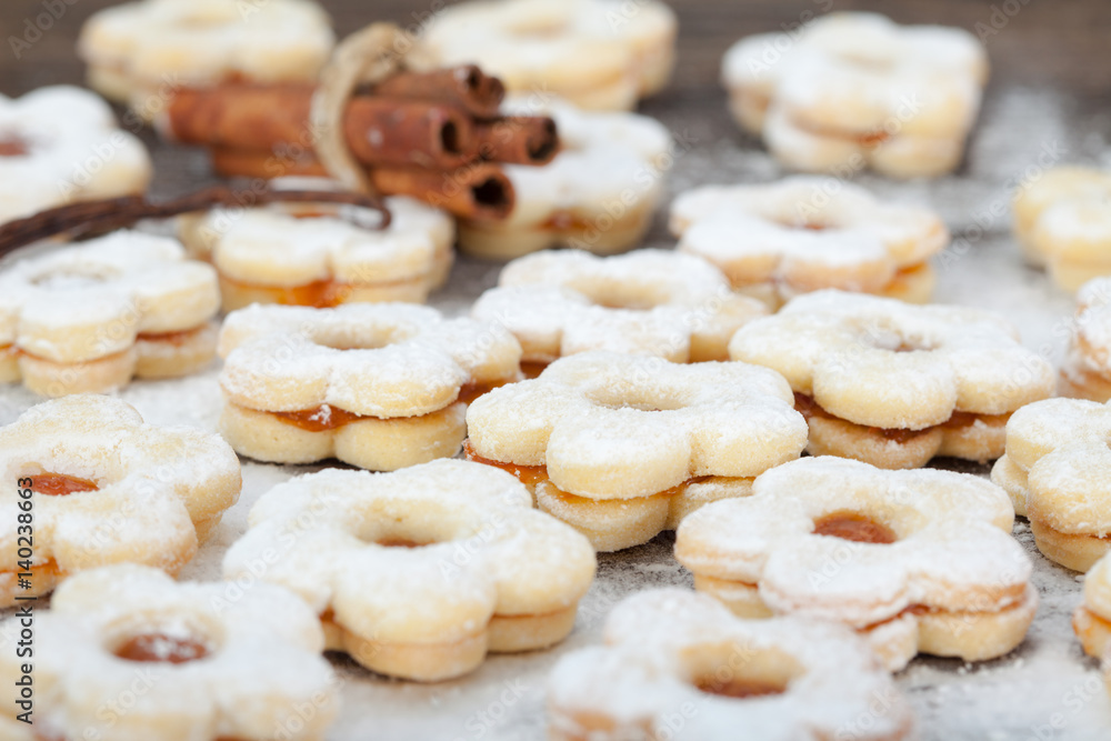 Linzer Cookies With apricot Jam In the middle