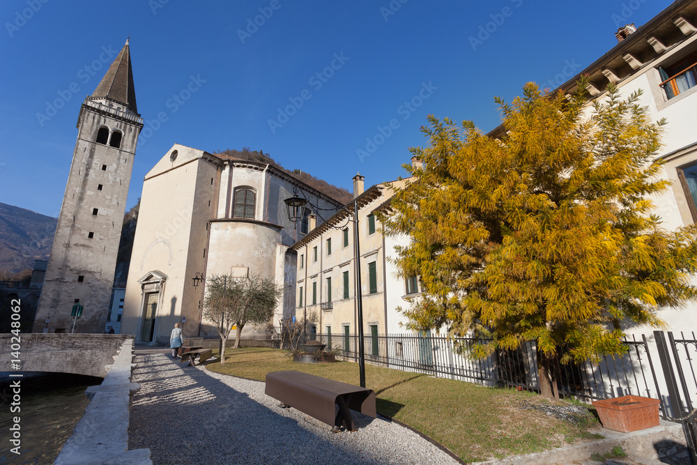 Fototapeta premium Visiting ancient italian square in Veneto region