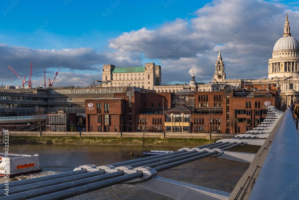 Obraz premium London themse Brückengeländer St. Pauls Kathedrale