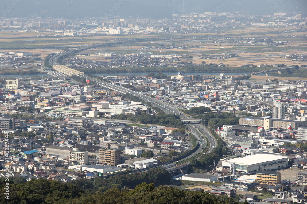 高良大社境内から見る九州自動車道の久留米インターチェンジ(福岡県)