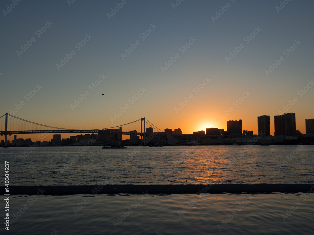 晴海埠頭からのレインボーブリッジと夕日