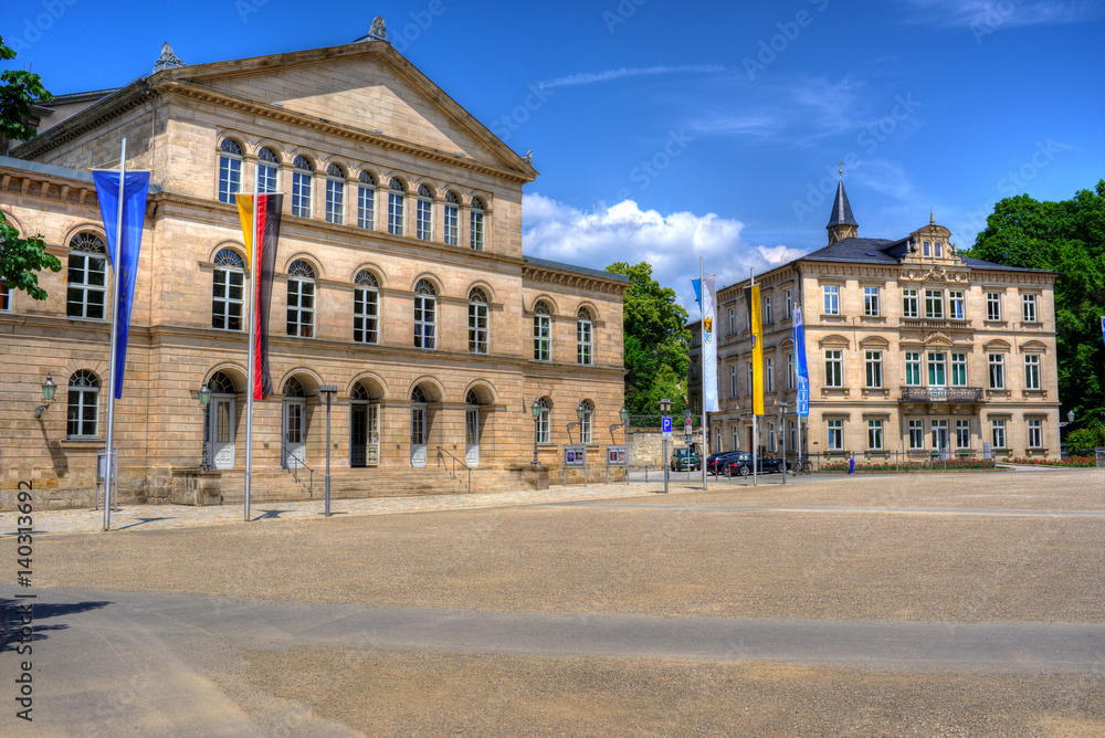 Schlossplatz mit Landestheater Coburg in Oberfranken