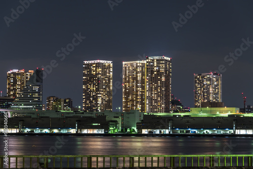 ベイエリアの高層マンション群