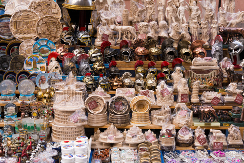 Foto souvenir stall, rome, italy