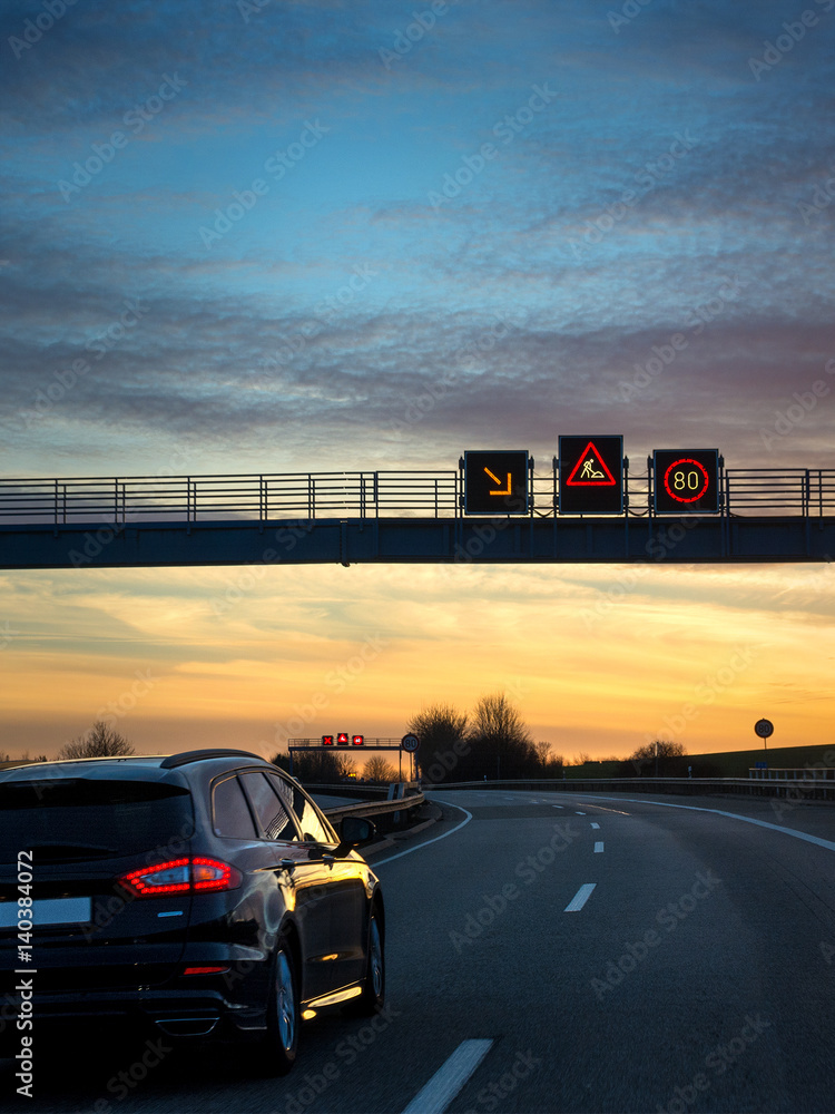 Φωτογραφία Verkehrsleitsystem Verkehrstelematik Verkehrstechnik auf Autobahn Baustellenwarn