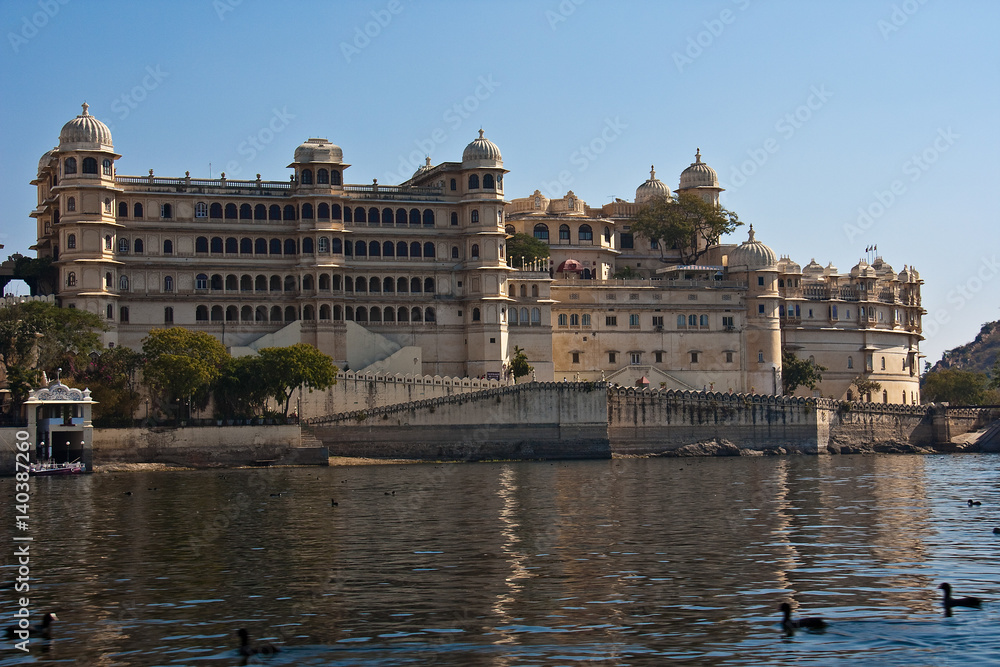 Fototapeta premium Indien - Rajasthan - Udaipur - Bootsfahrt Pichola See