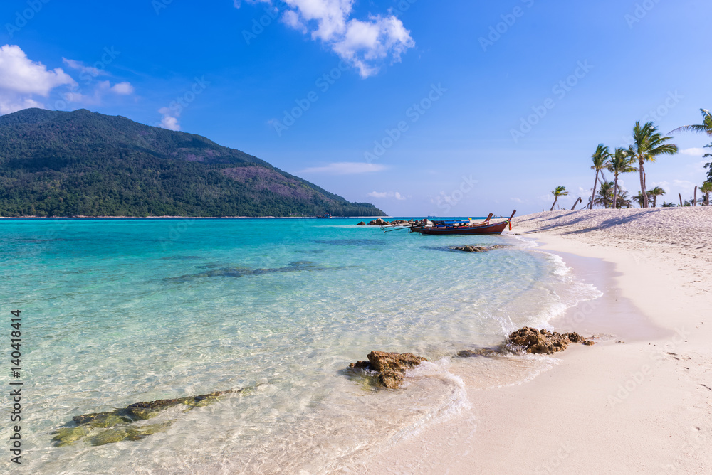 Fototapeta premium Blue water and the beach at lipe island south of Thailand