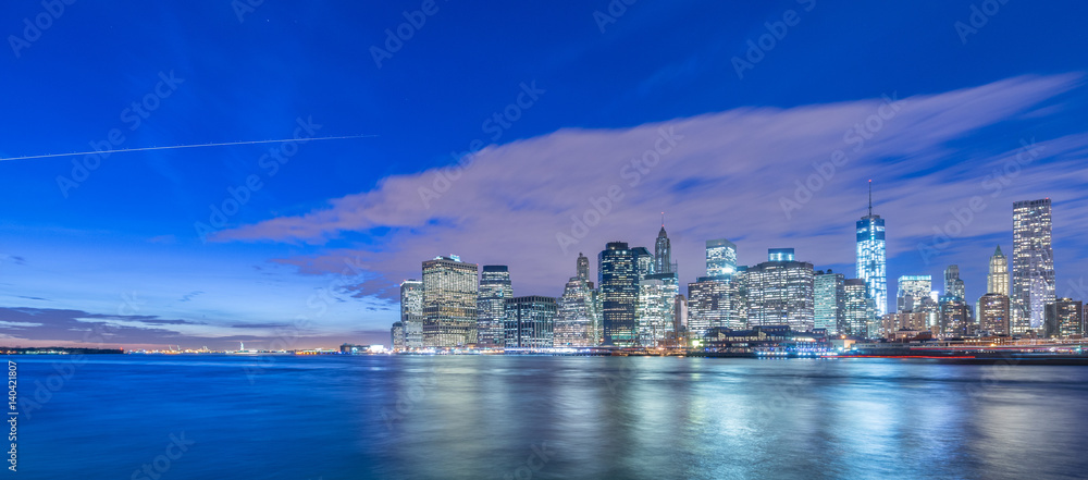 Fototapeta premium View of lower Manhattan from Brooklyn