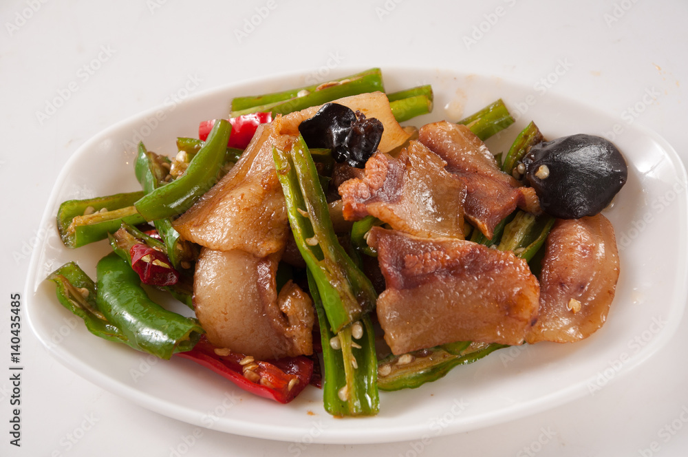 Fried pork with hot pepper