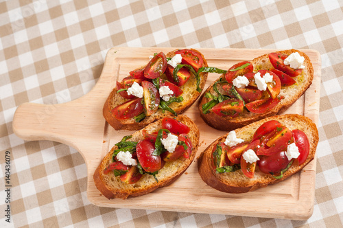 Bread with tomato and feta cheese