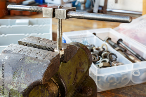 Restoration of the nut thread using machine tap