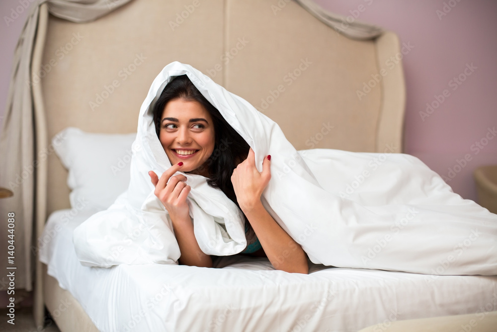 Fotografie Girl under white blanket