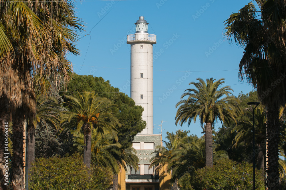 Faro del porto di San Benedetto del Tronto, Marche, Italia Faro del porto di San Benedetto del Tronto, Marche, Italia