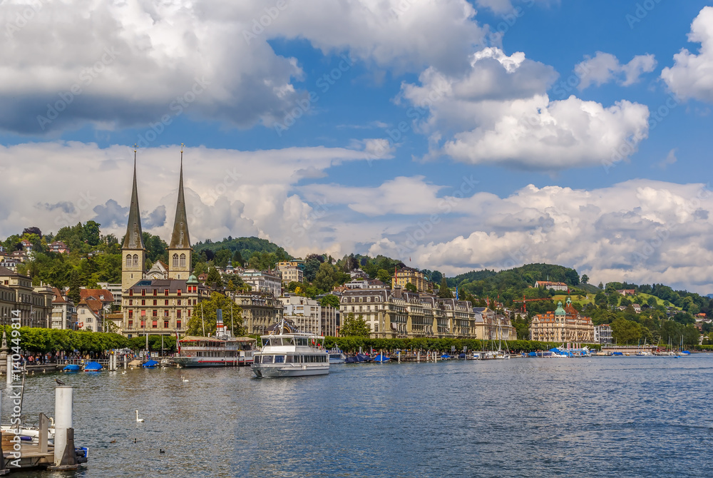 Fototapeta premium View of Lucerne from lake