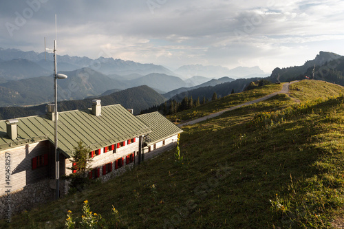 Brauneck Gipfelhaus in der Dämmerung im Sommer, Brauneck, Bayern