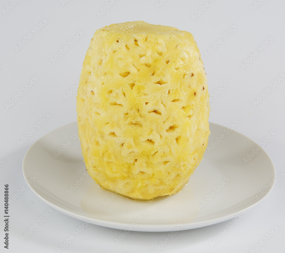 Pineapple isolated on white background with cliping path
Pineapple isolated on white background with cliping path
