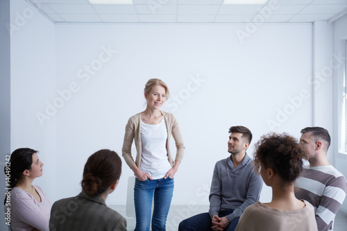 Woman talking during group therapy © Photographee.eu