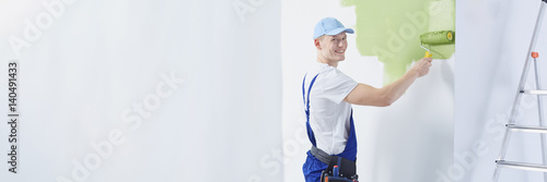 Foto House painter applying paint