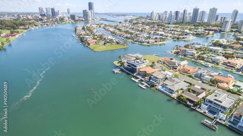 Tableau sur toile Aerial view with Macintosh island waterfront properties to the right, and surrounds