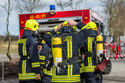 Feuerwehrmann mit Atemschutzgerät © benjaminnolte