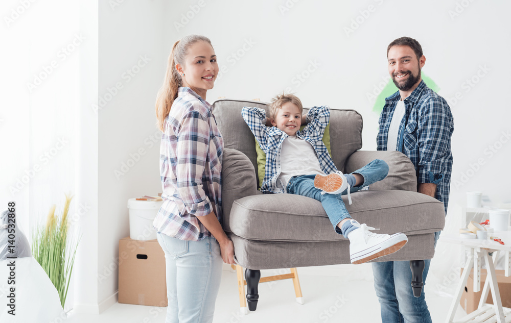 Obraz premium Family moving into a new home