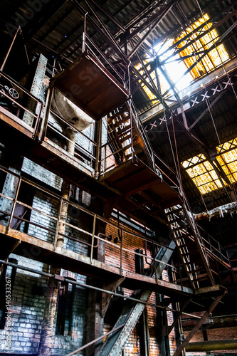 Dans l'usine de textile abandonnée
