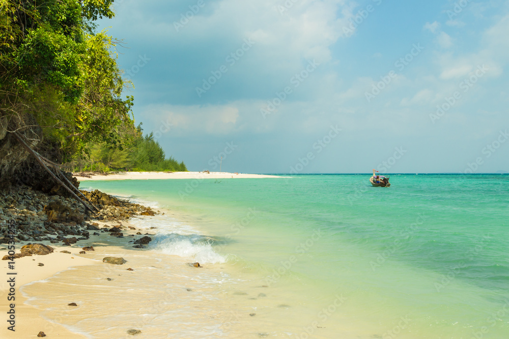 Fototapeta premium Poda island (Koh Poda) beach with traditional thai longtail boat in Andaman sea, Krabi province, Thailand