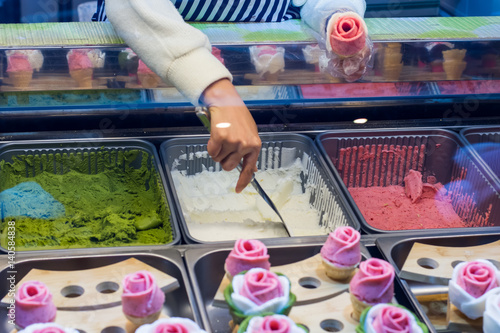 Wallpaper Mural Ice cream roses Torontodigital.ca