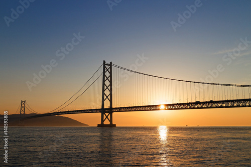 Fototapeta Naklejka Na Ścianę i Meble -  アジュール舞子から見る夕暮れの明石海峡大橋