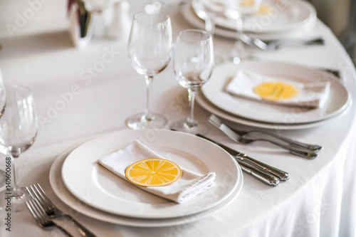 The cute exemple of wedding table serve