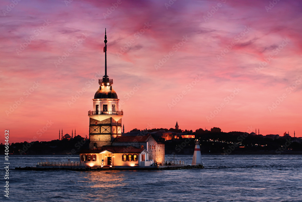 Fototapeta premium Maiden's Tower at sunset