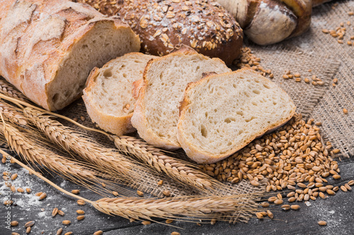 Tablou pe pânză Bakery concept. Plenty of sliced bread background