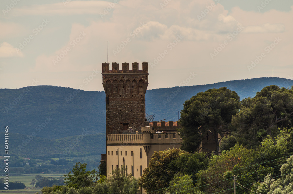 Campiglia is a beautiful medieval town that sits on a hill overlooking the surrounding region of Tuscany Campiglia is a beautiful medieval town that sits on a hill overlooking the surrounding region of Tuscany